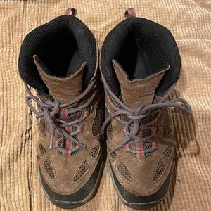 Kids Vasque Breeze III waterproof boots size 6